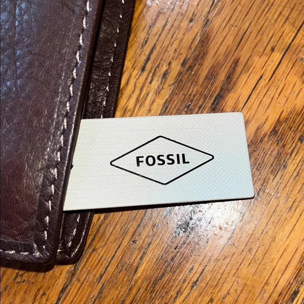 NWT Fossil Lufkin Dark Brown Soft Leather Passport Card Holder Wallet - Picture 2 of 16